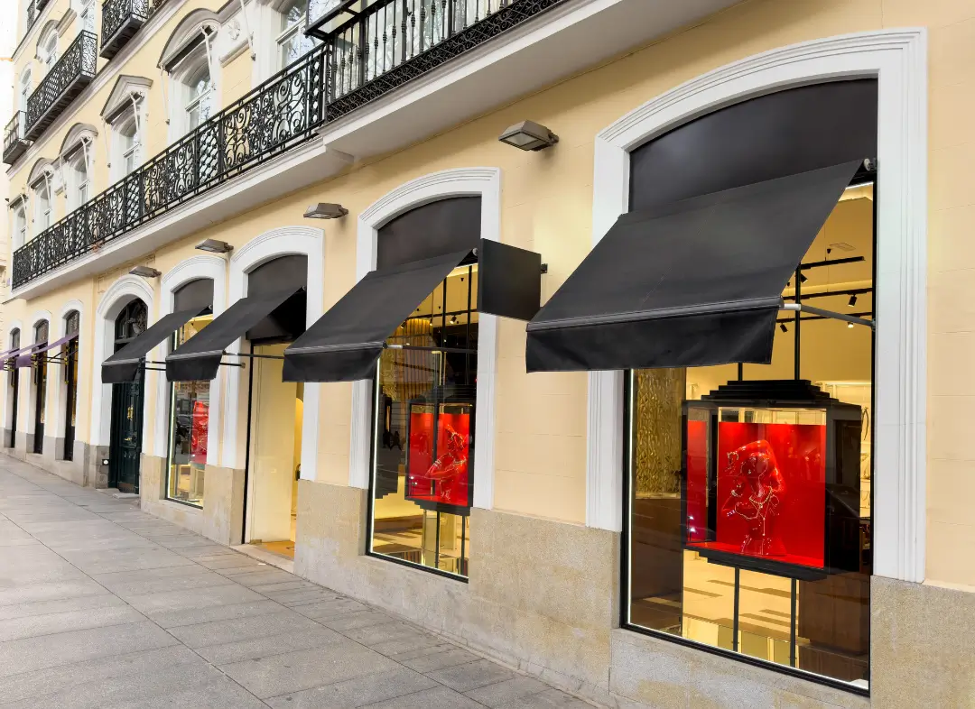 Façade vitrine de magasin en aluminium sur mesure à Strasbourg